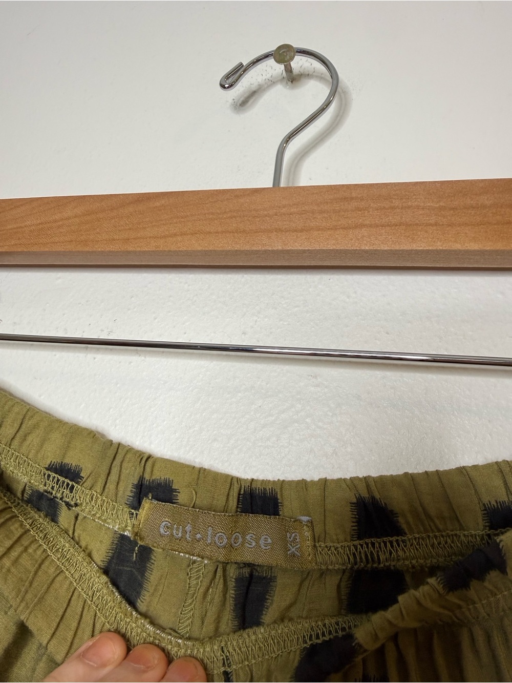 Cut Loose Cropped Pants with Darks Barrel Balloon Leg Geometrical Print green xs - Picture 6 of 11